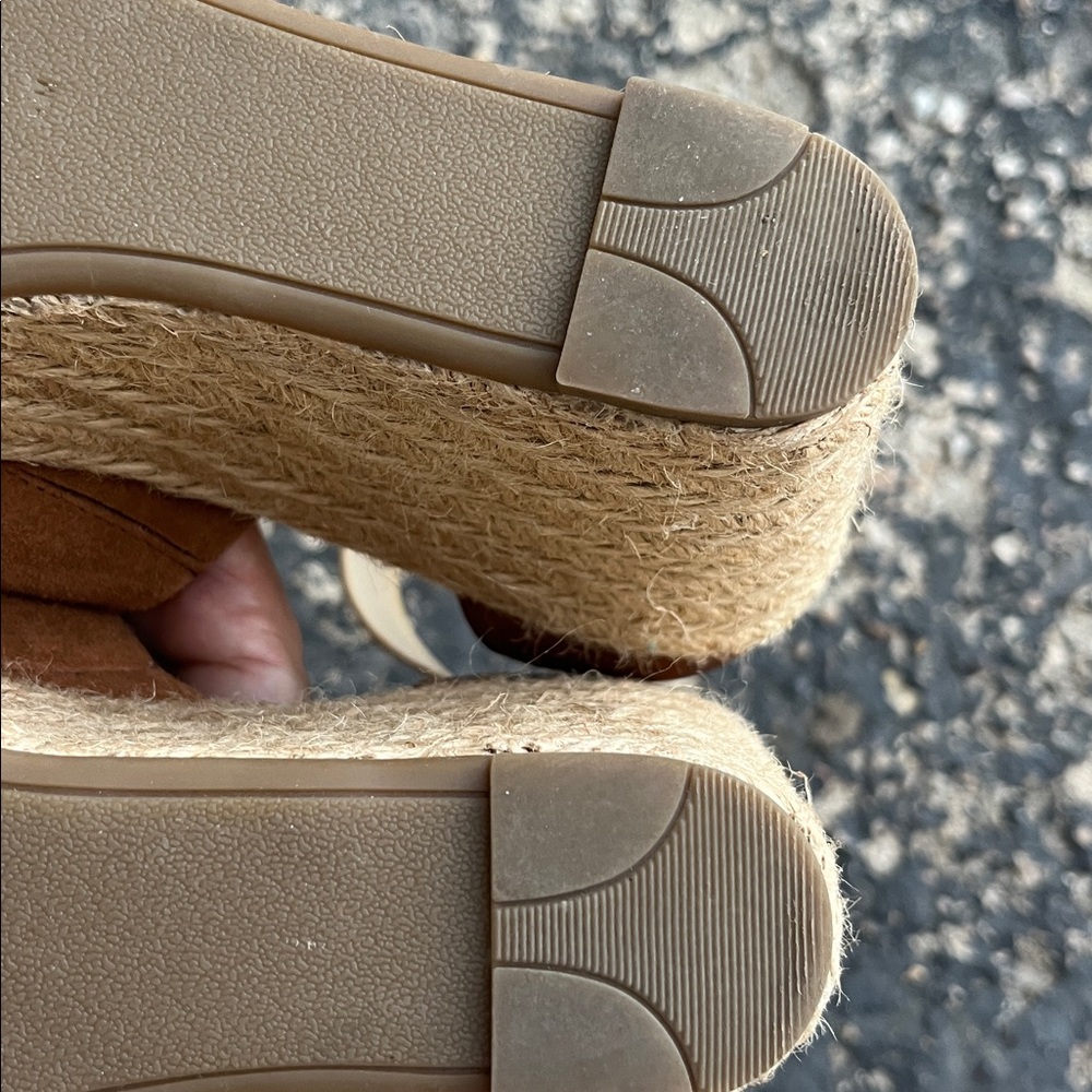 Worn once Marc Fisher brown and Cream sandals - Picture 16 of 16